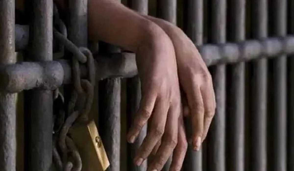 रिश्वत मामले में पूर्व रेलवे अधिकारी को 5 साल की जेल